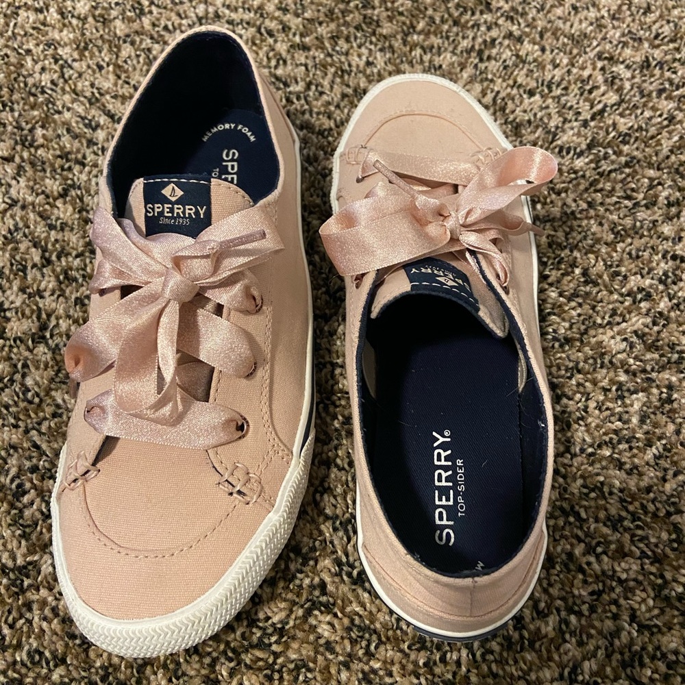 Sperrt Tennis Shoe